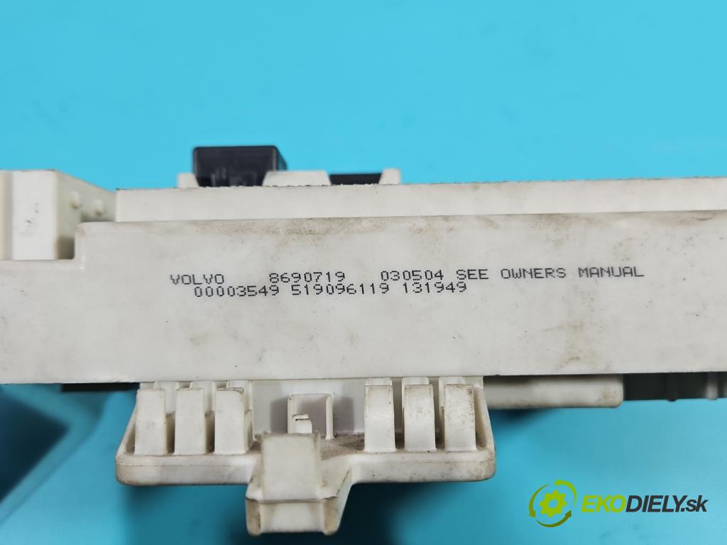 Volvo V50 2.0d 136hp manual 100 kW 1997 cm3 5- skříňka pojistková 8690719 (Pojistková skříňka)
