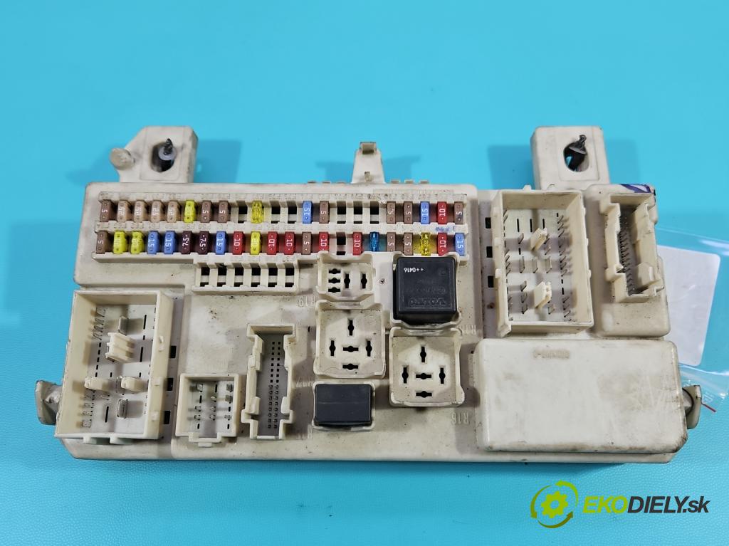 Volvo V50 2.0d 136hp manual 100 kW 1997 cm3 5- skříňka pojistková 8690719 (Pojistková skříňka)