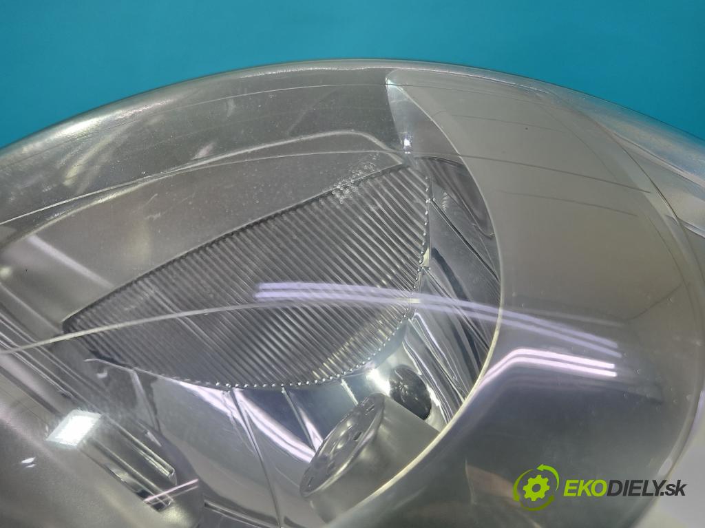 Vw Fox 1.4 tdi 69KM manual 51 kW 1422 cm3 3- Reflektor: pravý  (Svetlo predné pravé)