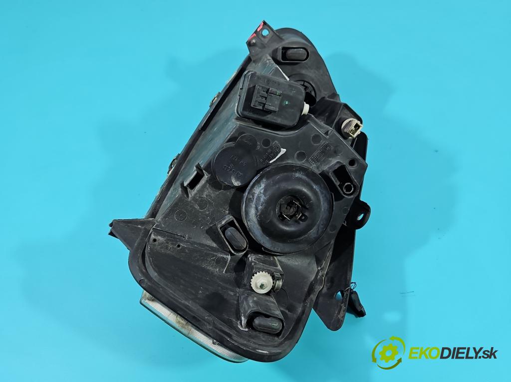 Vw Fox 1.4 tdi 69KM manual 51 kW 1422 cm3 3- Reflektor: pravý  (Svetlo predné pravé)