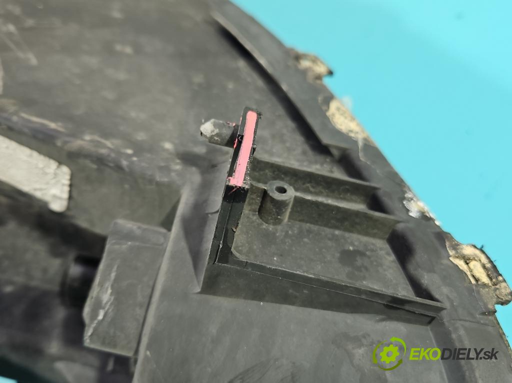 Vw Fox 1.4 tdi 69KM manual 51 kW 1422 cm3 3- Reflektor: pravý  (Svetlo predné pravé)