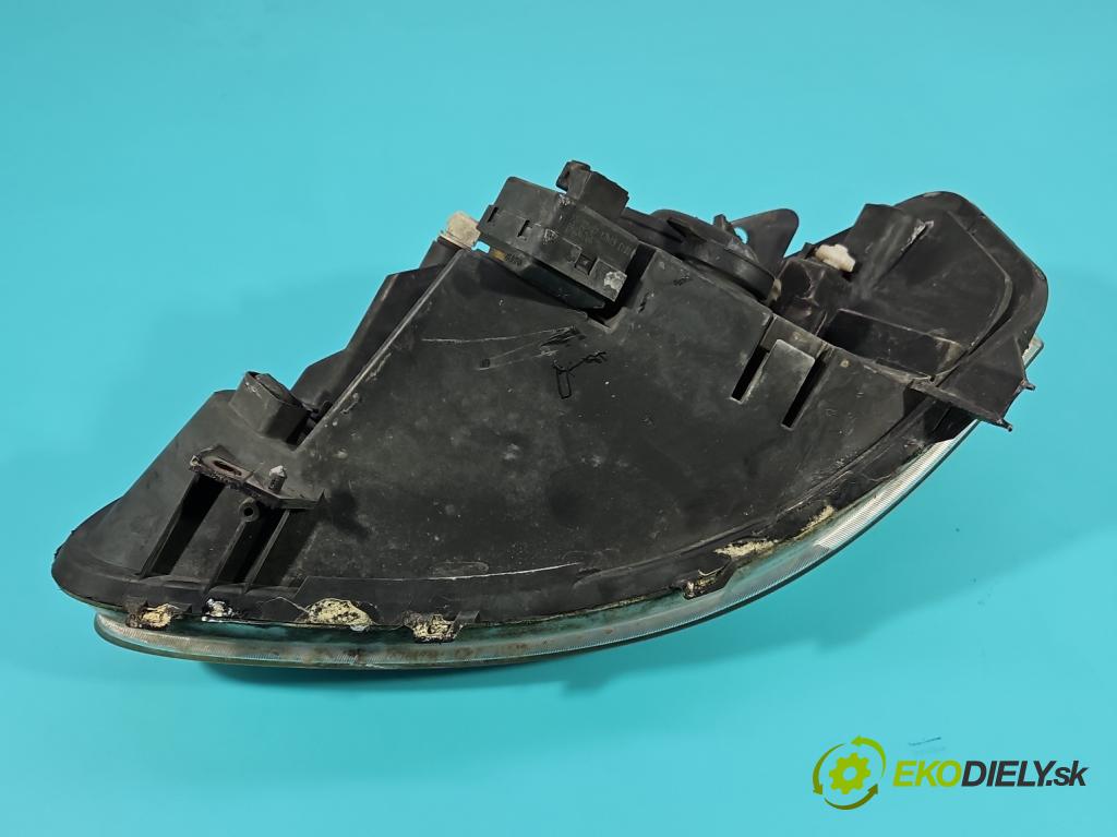 Vw Fox 1.4 tdi 69KM manual 51 kW 1422 cm3 3- Reflektor: pravý  (Svetlo predné pravé)