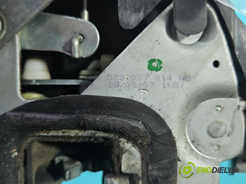Vw Fox 1.4 tdi 69KM manual 51 kW 1422 cm3 3- zámek přední pravý 5Z3837014AB
