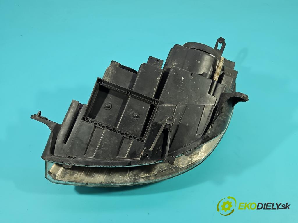 Citroen C5 I 2001-2008 1.6 hdi 109 HP manual 80 kW 1560 cm3 5- Reflektor: pravý  (Svetlo predné pravé)