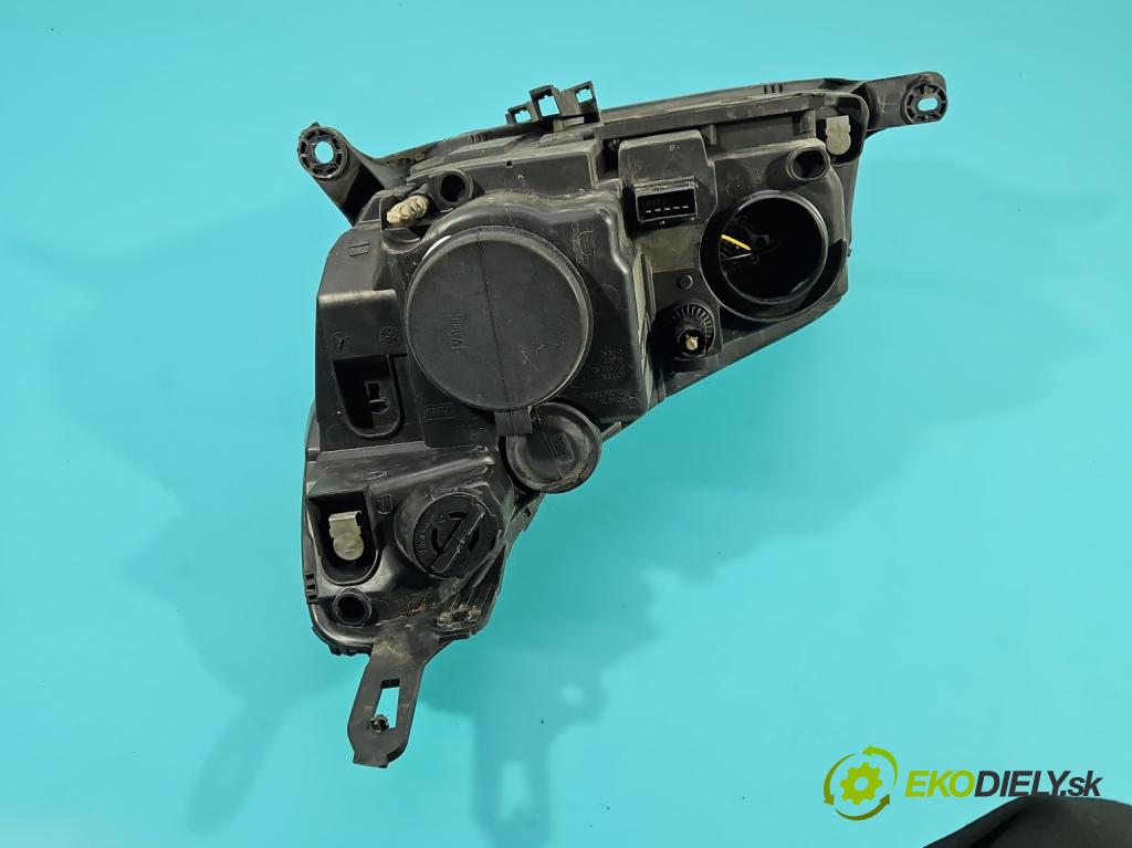 Citroen C5 I 2001-2008 1.6 hdi 109 HP manual 80 kW 1560 cm3 5- Reflektor: pravý  (Svetlo predné pravé)