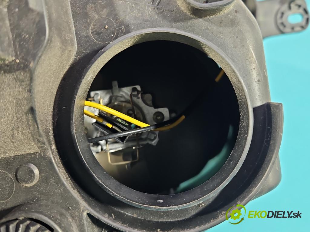 Citroen C5 I 2001-2008 1.6 hdi 109 HP manual 80 kW 1560 cm3 5- Reflektor: pravý  (Svetlo predné pravé)