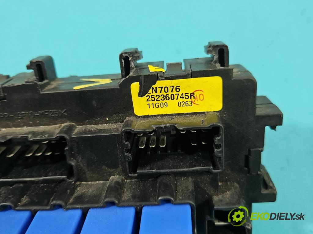 Renault Koleos I 2008-2016 2.5 16V 167 hp manual 123 kW 2488 cm3 5- skříňka pojistková 252360745R (Pojistková skříňka)