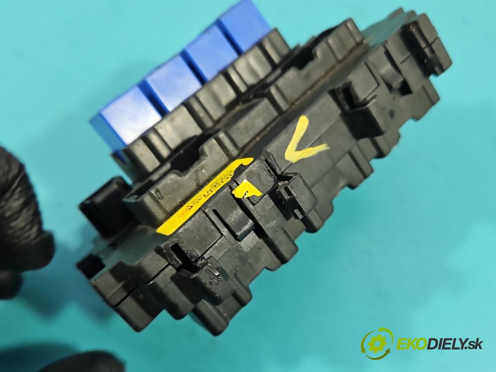 Renault Koleos I 2008-2016 2.5 16V 167 hp manual 123 kW 2488 cm3 5- skříňka pojistková 252360745R (Pojistková skříňka)