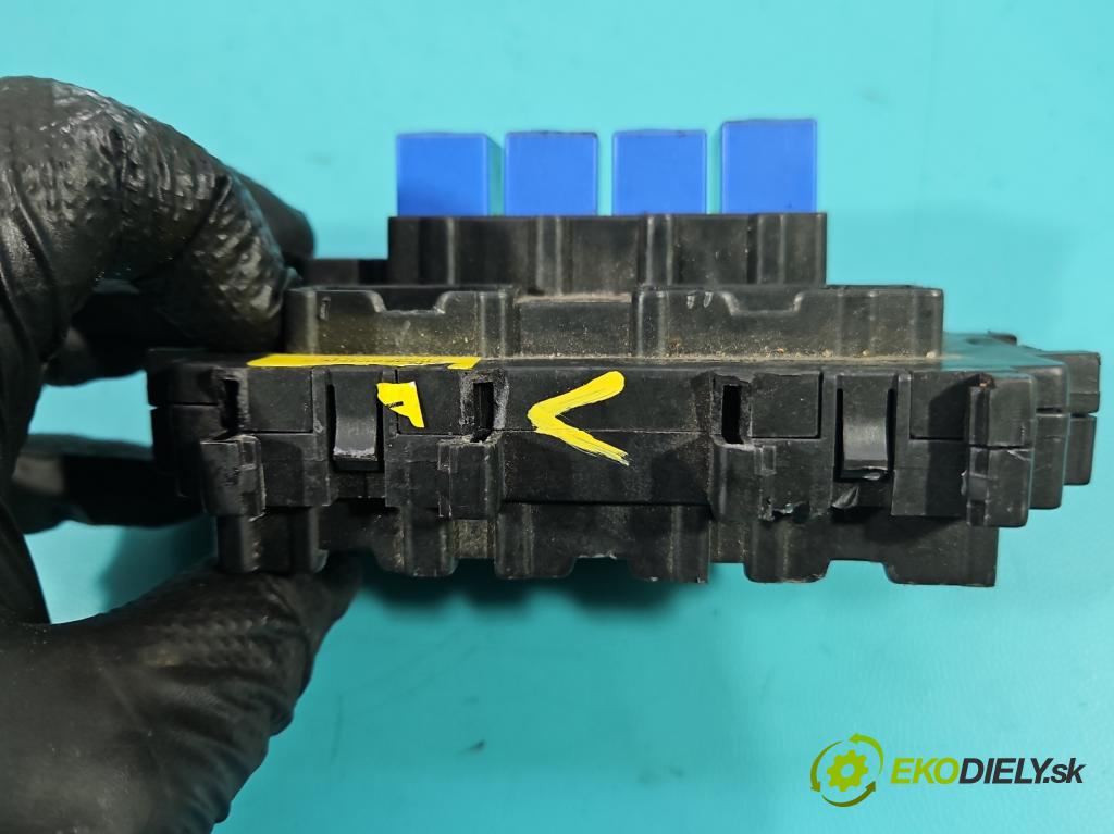 Renault Koleos I 2008-2016 2.5 16V 167 hp manual 123 kW 2488 cm3 5- skříňka pojistková 252360745R (Pojistková skříňka)