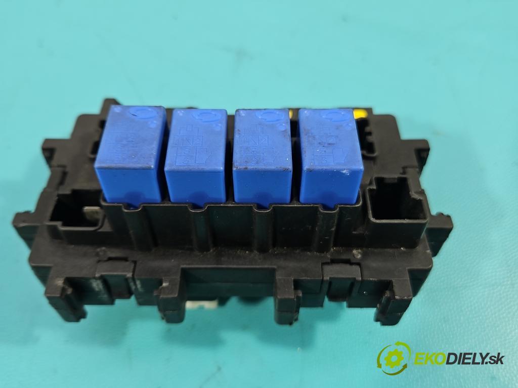 Renault Koleos I 2008-2016 2.5 16V 167 hp manual 123 kW 2488 cm3 5- skříňka pojistková 252360745R (Pojistková skříňka)