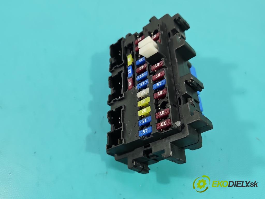 Renault Koleos I 2008-2016 2.5 16V 167 hp manual 123 kW 2488 cm3 5- skříňka pojistková 252360745R (Pojistková skříňka)