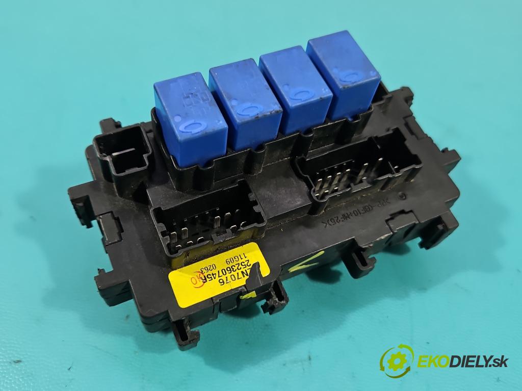 Renault Koleos I 2008-2016 2.5 16V 167 hp manual 123 kW 2488 cm3 5- skříňka pojistková 252360745R (Pojistková skříňka)