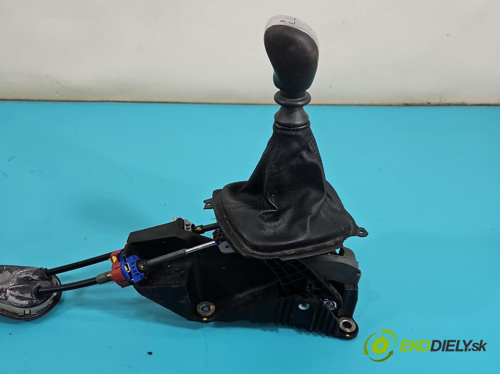 Renault Koleos I 2008-2016 2.5 16V 167 HP manual 123 kW 2488 cm3 5- Páka: Změny: stupeň,rýchlosť JY00A (Rýchlostná páka (kulisa))