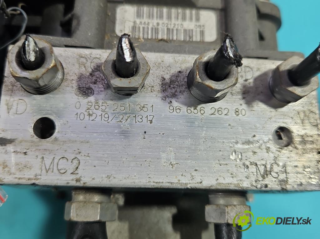 Citroen C4 II 2010-2017 2.0 hdi 150 HP manual 110 kW 1997 cm3 5- čerpadlo abs 0265251351 (Pumpa ABS)