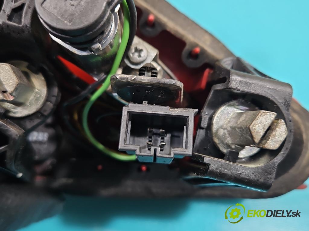 Audi A5 8T 2007-2016 3.0 tdi V6 239KM manual 176 kW 2967 cm3 2- svetlo / reflektor zadné pravé 8T0945094A (Kľučka dverí ostatné)