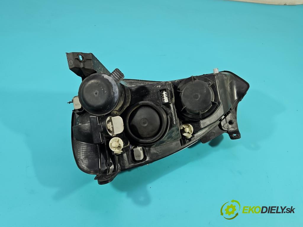 Opel Corsa C 2000-2006 1.4 16V 90 hp automatic 66 kW 1389 cm3 5- světlo pravý  (Pravé přední světlo)