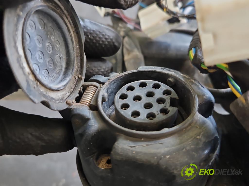 Renault Koleos I 2008-2016 2.5 16V 167 hp manual 123 kW 2488 cm3 5- oko tažné 7711423452 (Tažné zařízení)