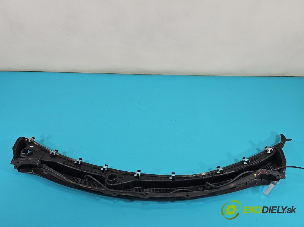 Renault Koleos I 2008-2016 2.5 16V 167 hp manual 123 kW 2488 cm3 5- torpédo 668630395R (Plast pod čelním sklem)