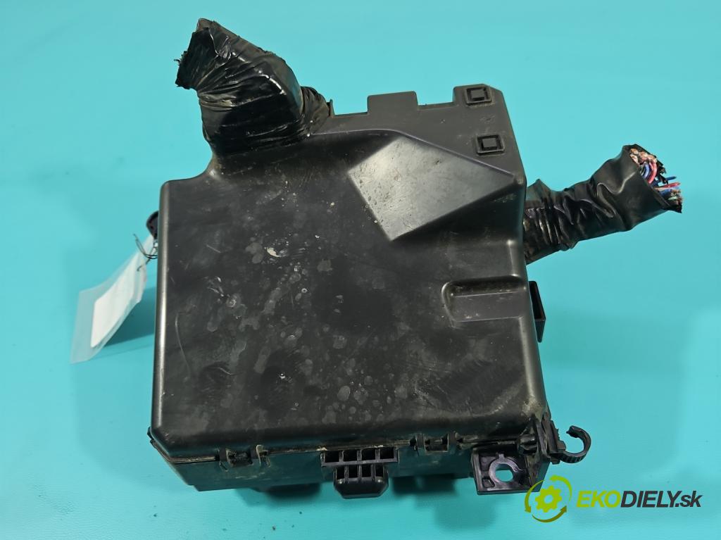 Mitsubishi ASX 2010-2021 1.6 16v 117 hp manual 86 kW 1590 cm3 5- skříňka pojistková 8565A268 (Pojistková skříňka)