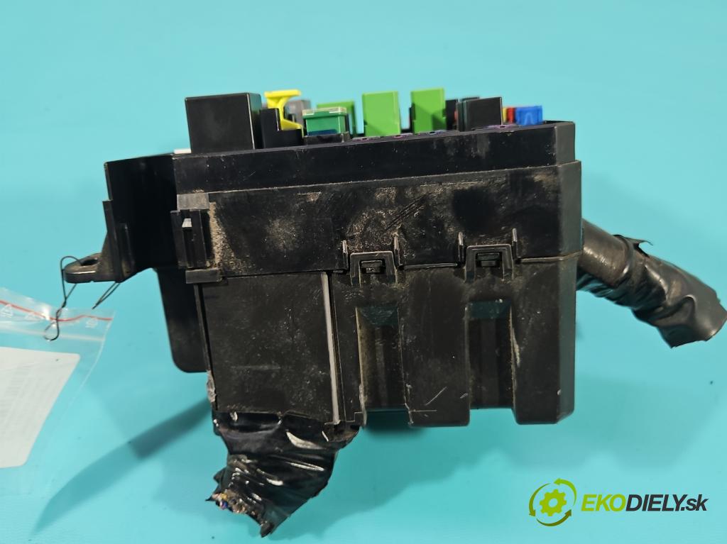 Mitsubishi ASX 2010-2021 1.6 16v 117 hp manual 86 kW 1590 cm3 5- skříňka pojistková 8565A268 (Pojistková skříňka)