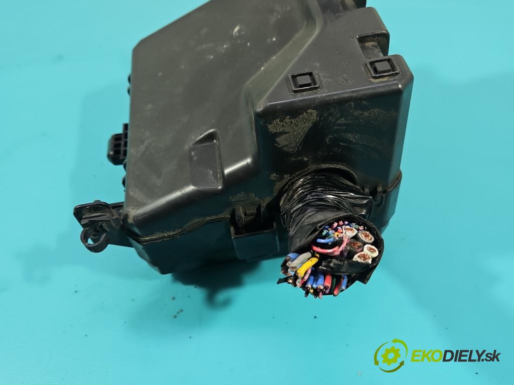 Mitsubishi ASX 2010-2021 1.6 16v 117 hp manual 86 kW 1590 cm3 5- skříňka pojistková 8565A268 (Pojistková skříňka)