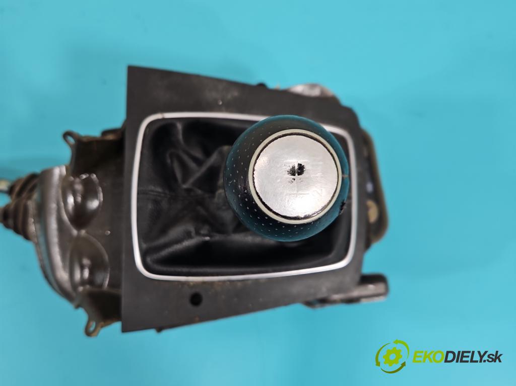 Audi A4 B6 2000-2004 2.0 20v 131 hp manual 96 kW 1984 cm3 4- kulisa změny stupňová 8E0711290 (Řadicí páka (kulisa) )