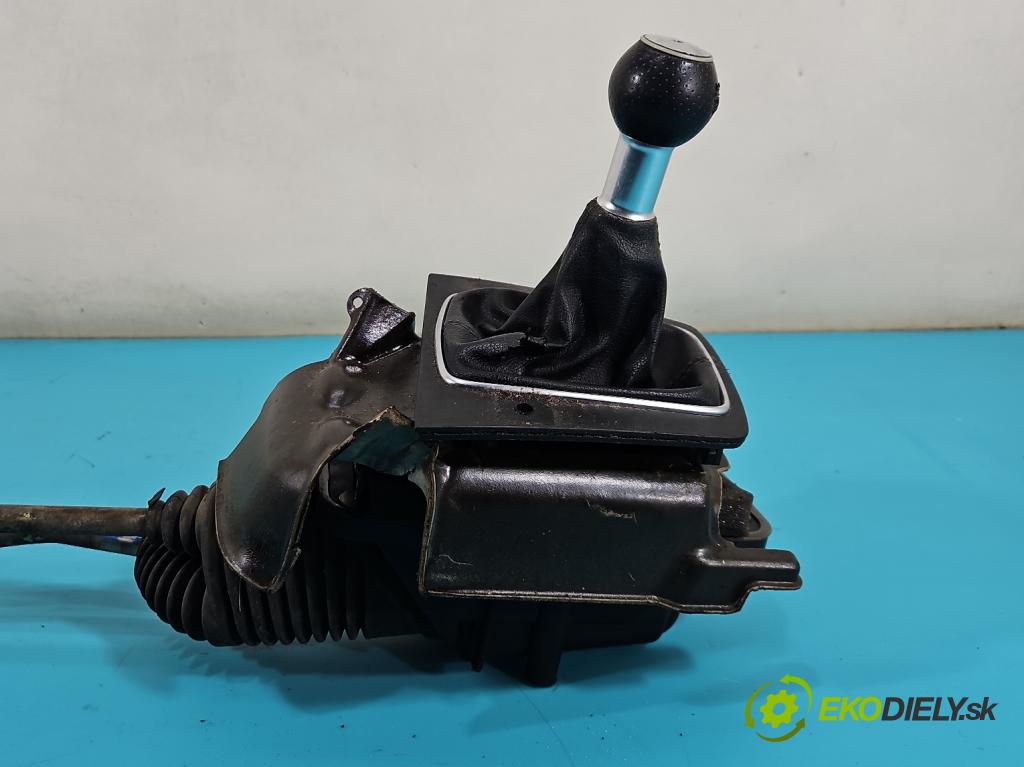 Audi A4 B6 2000-2004 2.0 20v 131 hp manual 96 kW 1984 cm3 4- kulisa změny stupňová 8E0711290 (Řadicí páka (kulisa) )