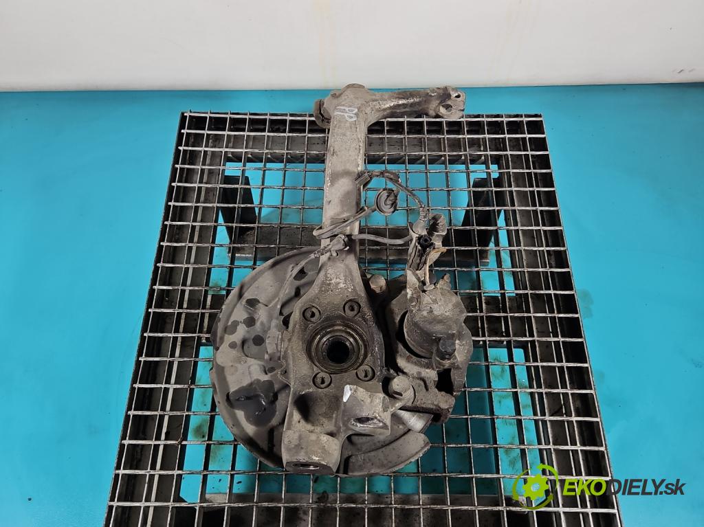 Audi A4 B6 2000-2004 2.0 20v 131 hp manual 96 kW 1984 cm3 4- náboj pravé  (Náboj kola)