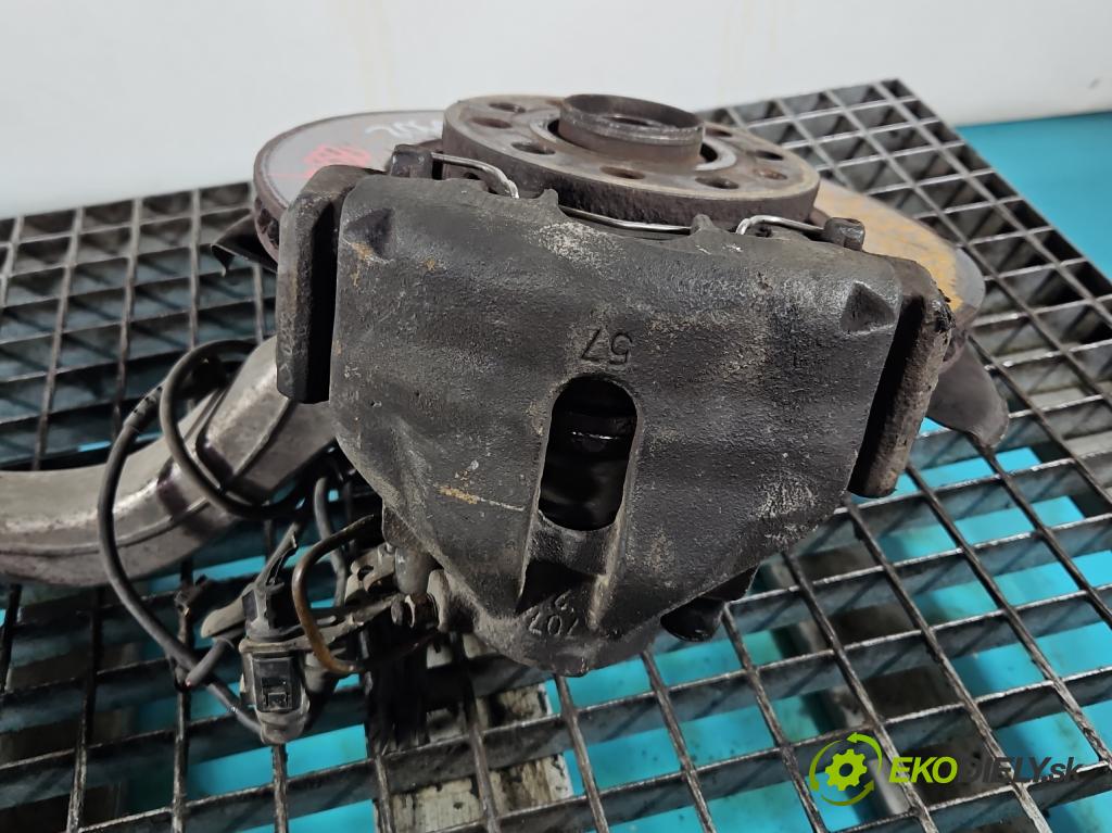 Audi A4 B6 2000-2004 2.0 20v 131 HP manual 96 kW 1984 cm3 4- brzdič predné pravý  (Kľučka dverí ostatné)