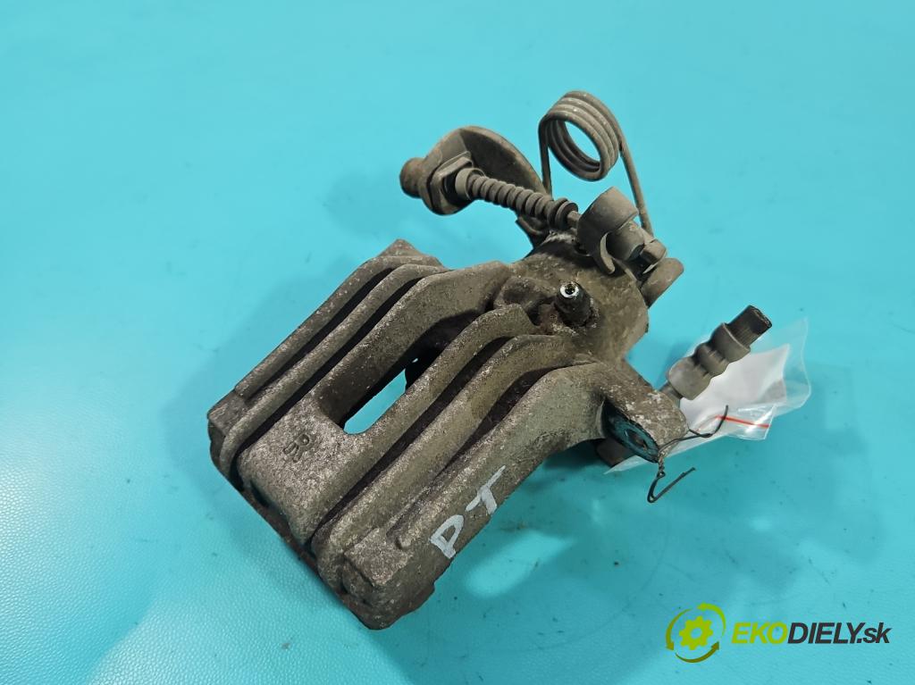 Audi A4 B6 2000-2004 2.0 20v 131 HP manual 96 kW 1984 cm3 4- brzdič zadné pravý  (Kľučka dverí ostatné)