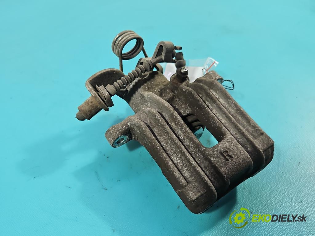 Audi A4 B6 2000-2004 2.0 20v 131 HP manual 96 kW 1984 cm3 4- brzdič zadné pravý  (Kľučka dverí ostatné)
