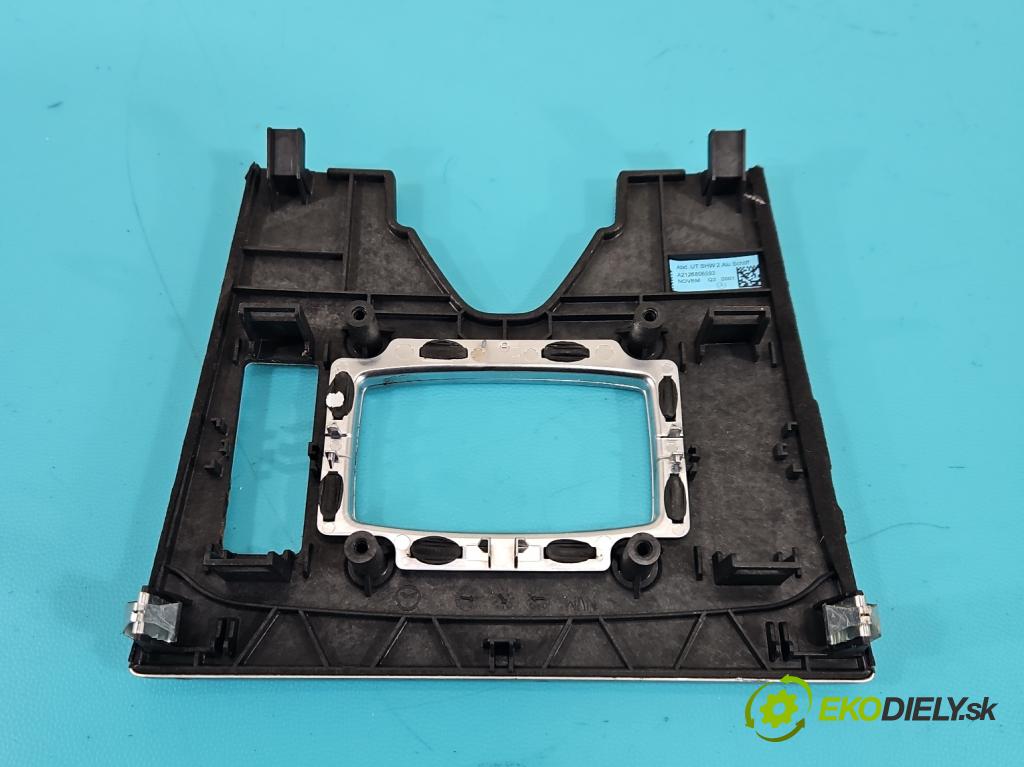 Mercedes E W212 2009-2016 2.2 cdi (651925) 136hp automatic 100 kW 2143 cm3 5- lišta ozdobná interiéry: