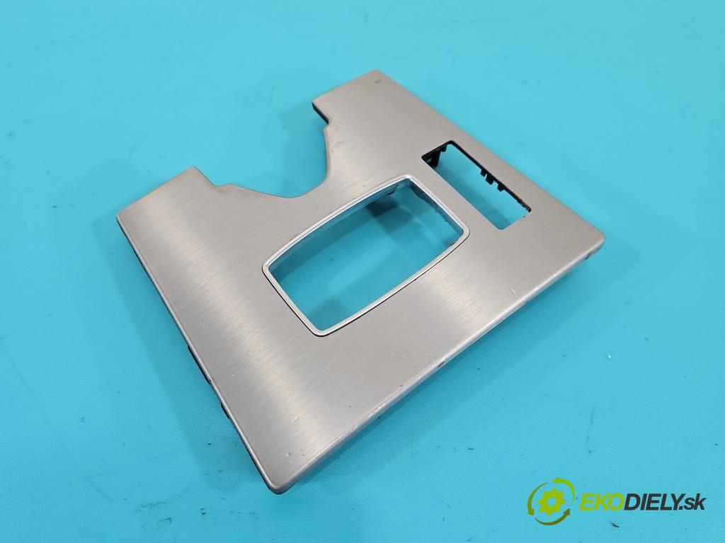 Mercedes E W212 2009-2016 2.2 cdi (651925) 136hp automatic 100 kW 2143 cm3 5- lišta ozdobná interiéry: