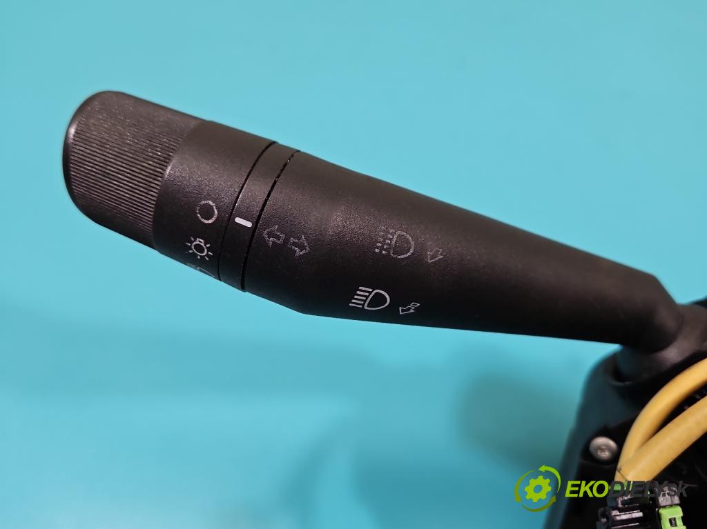 Fiat Punto Grande 1.4 8v 77 HP manual 57 kW 1368 cm3 5- prepínač komplex: 7354719360 (Prepínacie páčky pod volantom)