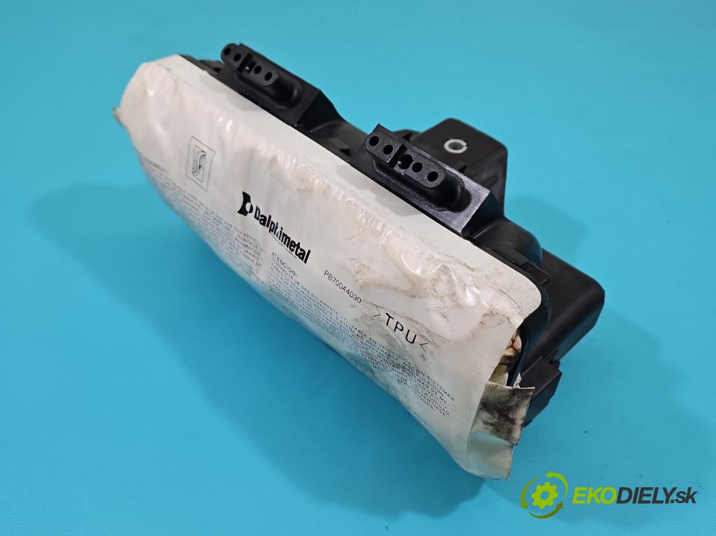 Fiat Punto Grande 1.4 8v 77 HP manual 57 kW 1368 cm3 5- airbag vzduch: spolujezdce:  (Airbag)