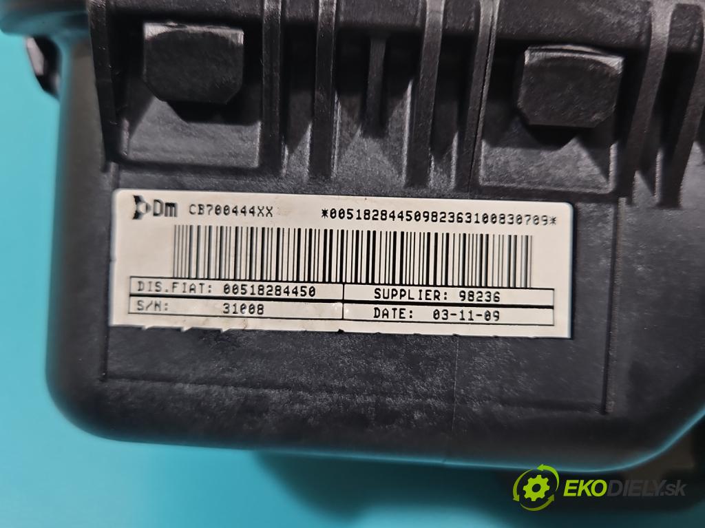Fiat Punto Grande 1.4 8v 77 HP manual 57 kW 1368 cm3 5- airbag vzduch: spolujezdce:  (Airbag)