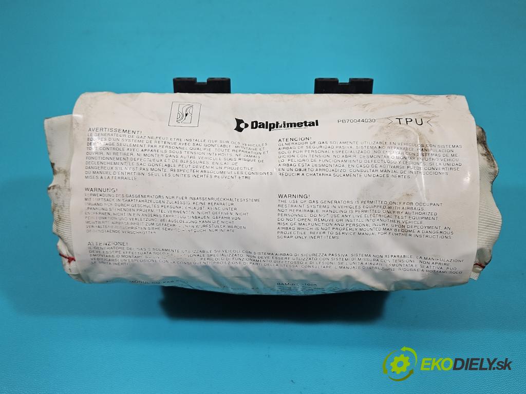Fiat Punto Grande 1.4 8v 77 HP manual 57 kW 1368 cm3 5- airbag vzduch: spolujezdce:  (Airbag)