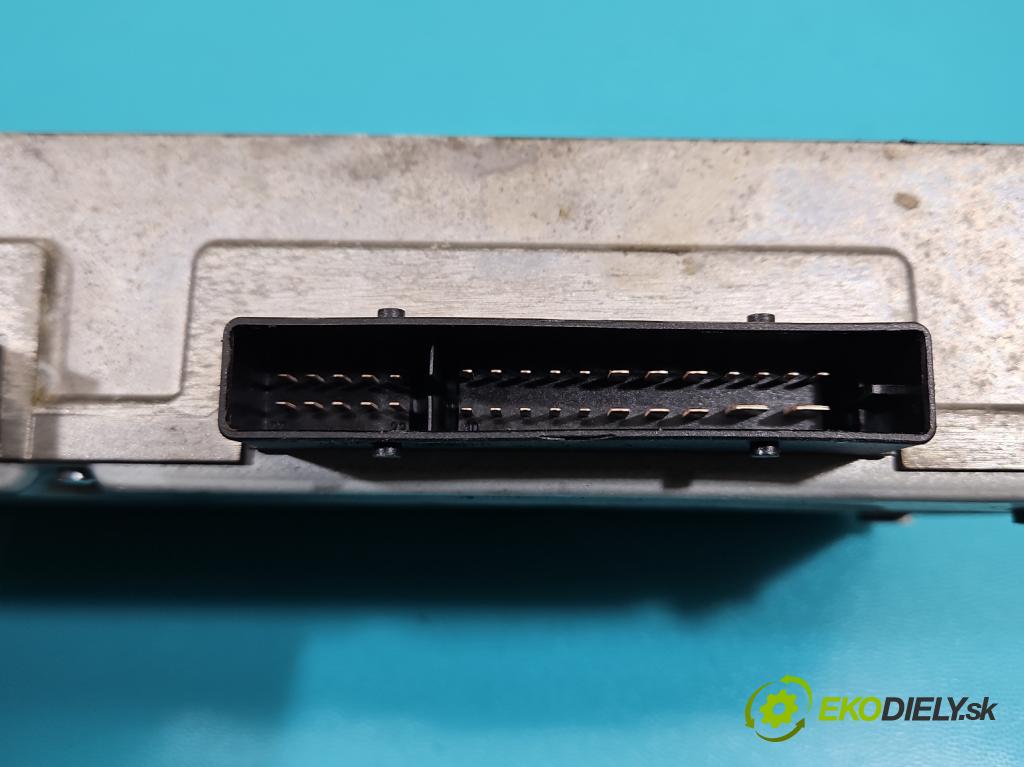 Audi A5 8T 2007-2016 3.0 tdi V6 239KM manual 176 kW 2967 cm3 2- Zesilovač: 8T0035223L (Zosilňovač)