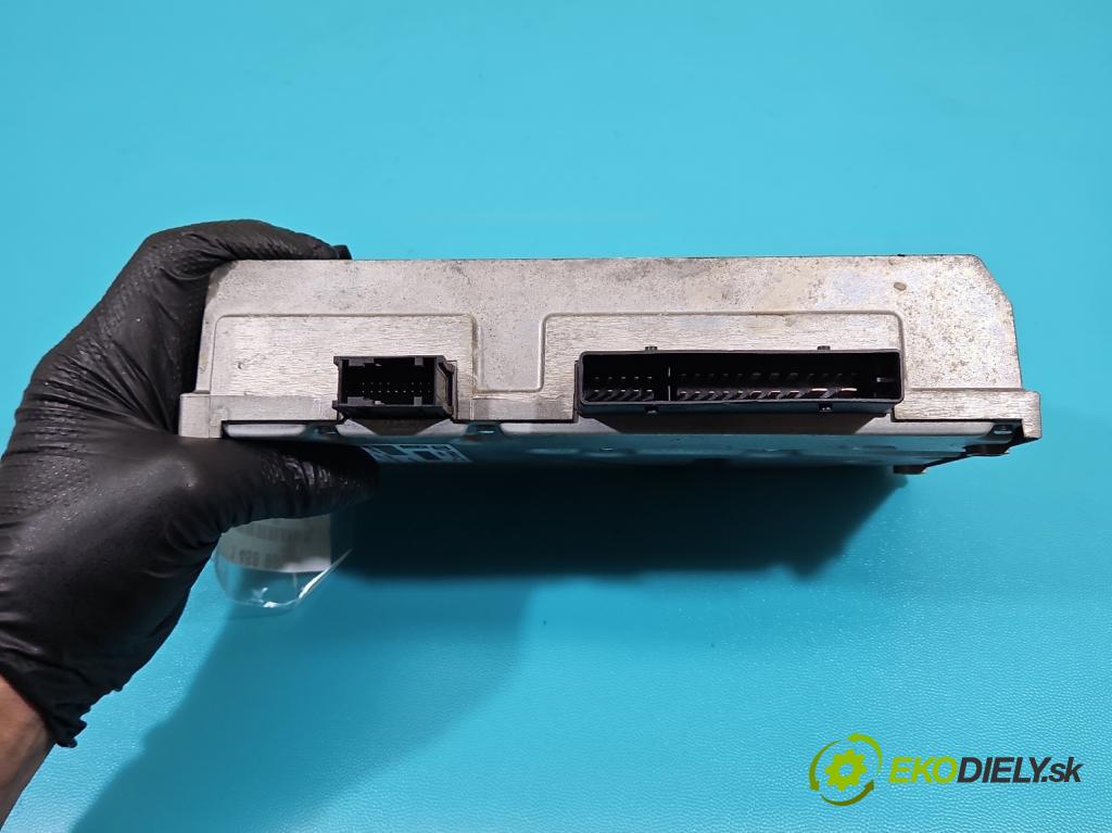 Audi A5 8T 2007-2016 3.0 tdi V6 239KM manual 176 kW 2967 cm3 2- Zesilovač: 8T0035223L (Zosilňovač)