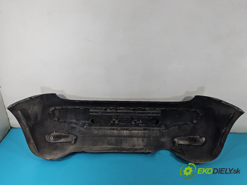 Fiat Punto Grande 1.4 8v 77 HP manual 57 kW 1368 cm3 5- nárazník zadné  (Kľučka dverí ostatné)