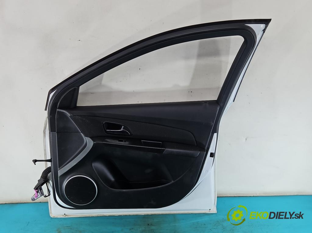 Chevrolet Cruze 1.8 16v 141 HP manual 104 kW 1796 cm3 5- dvere predné pravé  (Kľučka dverí ostatné)