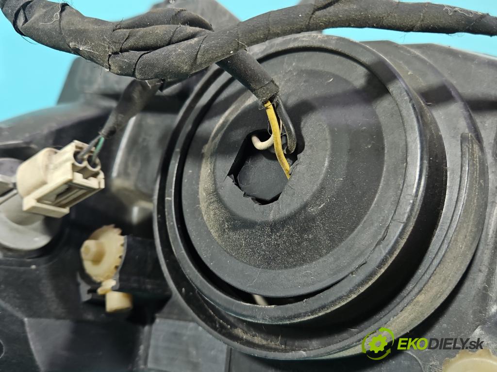 Chevrolet Cruze 1.8 16v 141 HP manual 104 kW 1796 cm3 5- Reflektor: pravý  (Svetlo predné pravé)