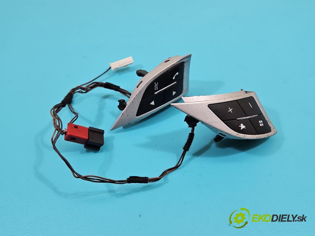 Fiat Punto Grande 1.4 8v 77 HP manual 57 kW 1368 cm3 5- prepínač multifunkční: řízení:  (Prepínacie páčky pod volantom)