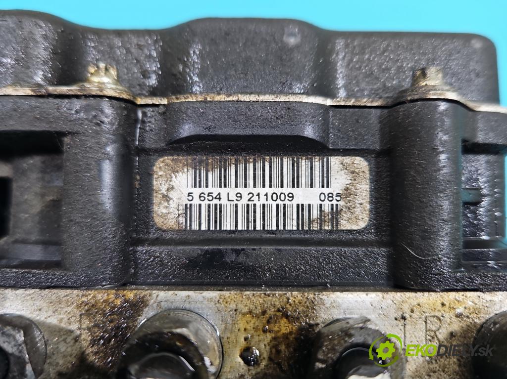 Fiat Punto Grande 1.4 8v 77 hp manual 57 kW 1368 cm3 5- čerpadlo abs 0265230808 (Pumpa ABS)