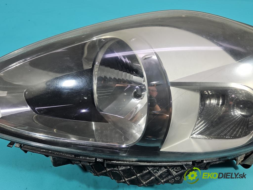 Fiat Punto Grande 1.4 8v 77 HP manual 57 kW 1368 cm3 5- Reflektor: ľavý  (Kľučka dverí ostatné)