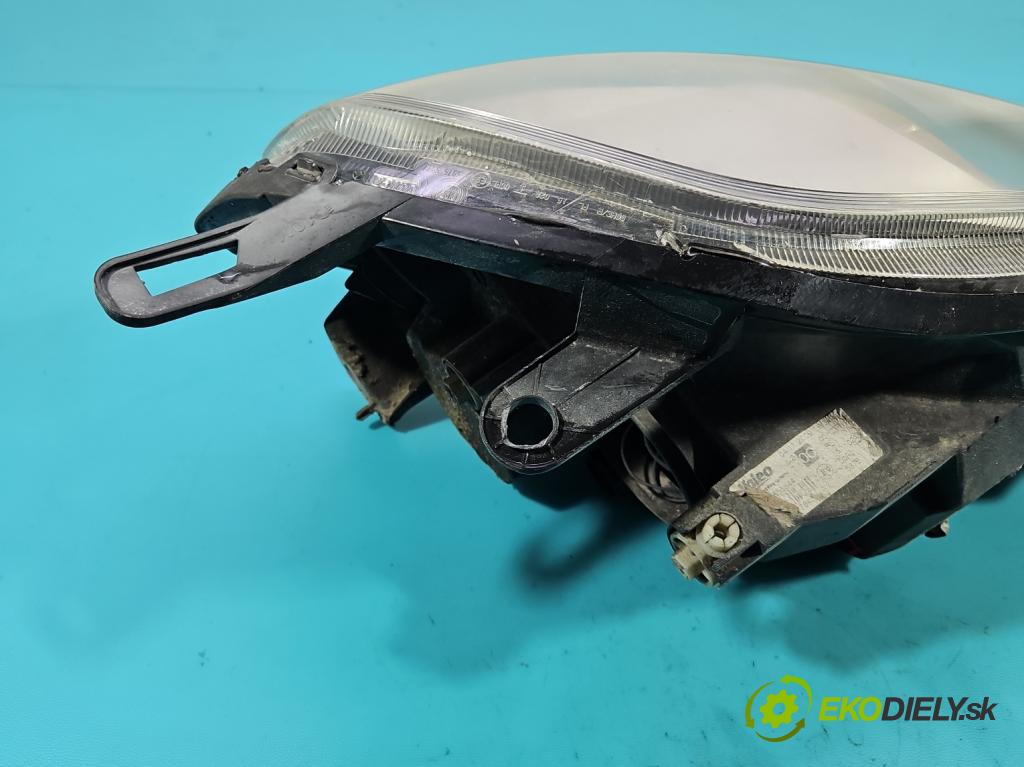 Fiat Punto Grande 1.4 8v 77 HP manual 57 kW 1368 cm3 5- Reflektor: ľavý  (Kľučka dverí ostatné)