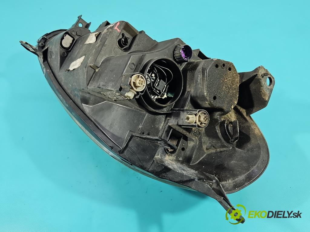 Fiat Punto Grande 1.4 8v 77 HP manual 57 kW 1368 cm3 5- Reflektor: ľavý  (Kľučka dverí ostatné)