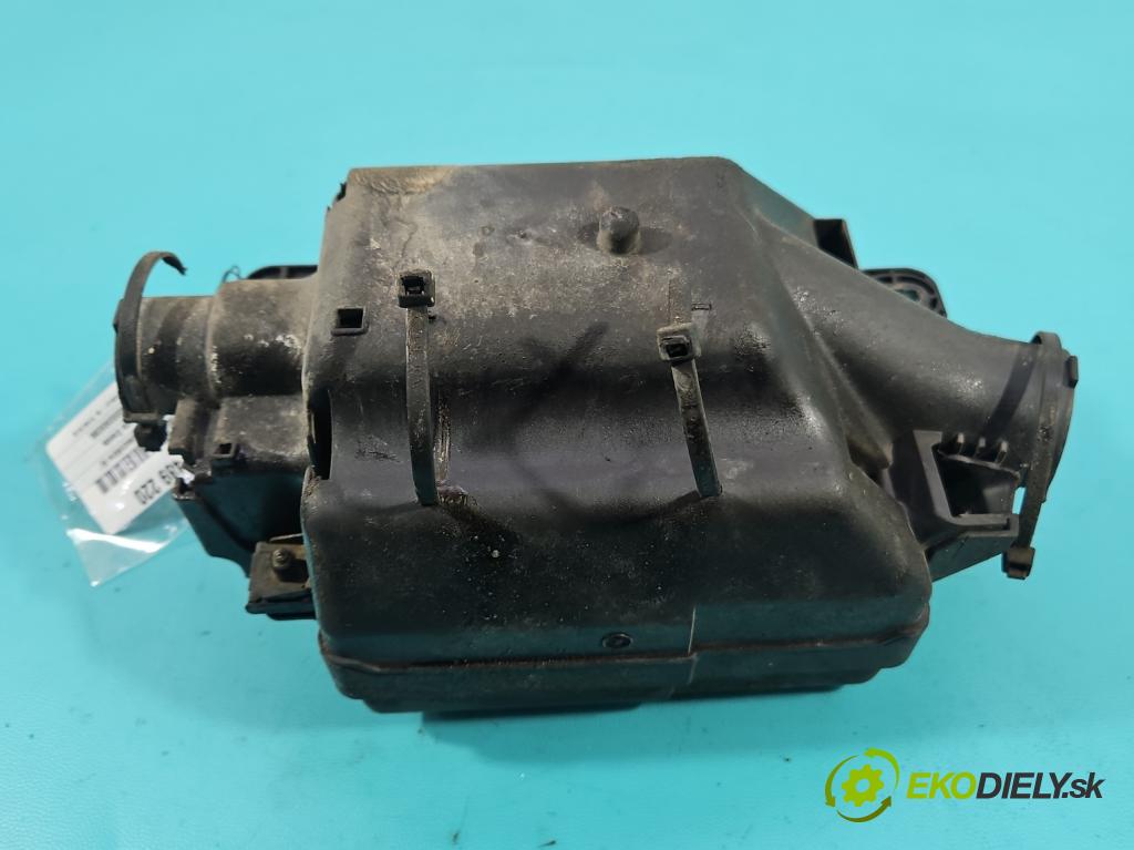 Fiat Punto Grande 1.4 8v 77 hp manual 57 kW 1368 cm3 5- skříňka pojistková 735471684 (Pojistková skříňka)