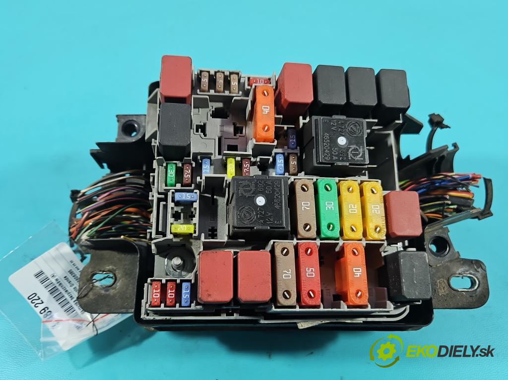 Fiat Punto Grande 1.4 8v 77 hp manual 57 kW 1368 cm3 5- skříňka pojistková 735471684 (Pojistková skříňka)