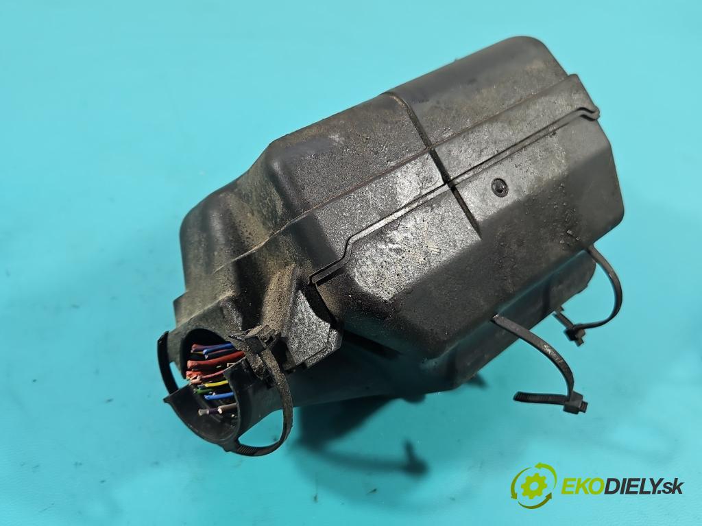 Fiat Punto Grande 1.4 8v 77 hp manual 57 kW 1368 cm3 5- skříňka pojistková 735471684 (Pojistková skříňka)